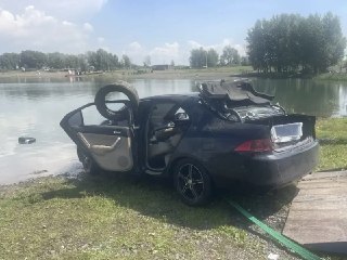 Трагедия на озере: 23-летняя девушка утонула в Красноярском крае