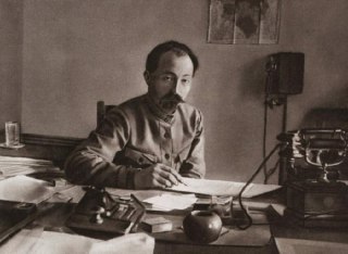 Феликс Дзержинский: Легенда и Наследие Советского Государства